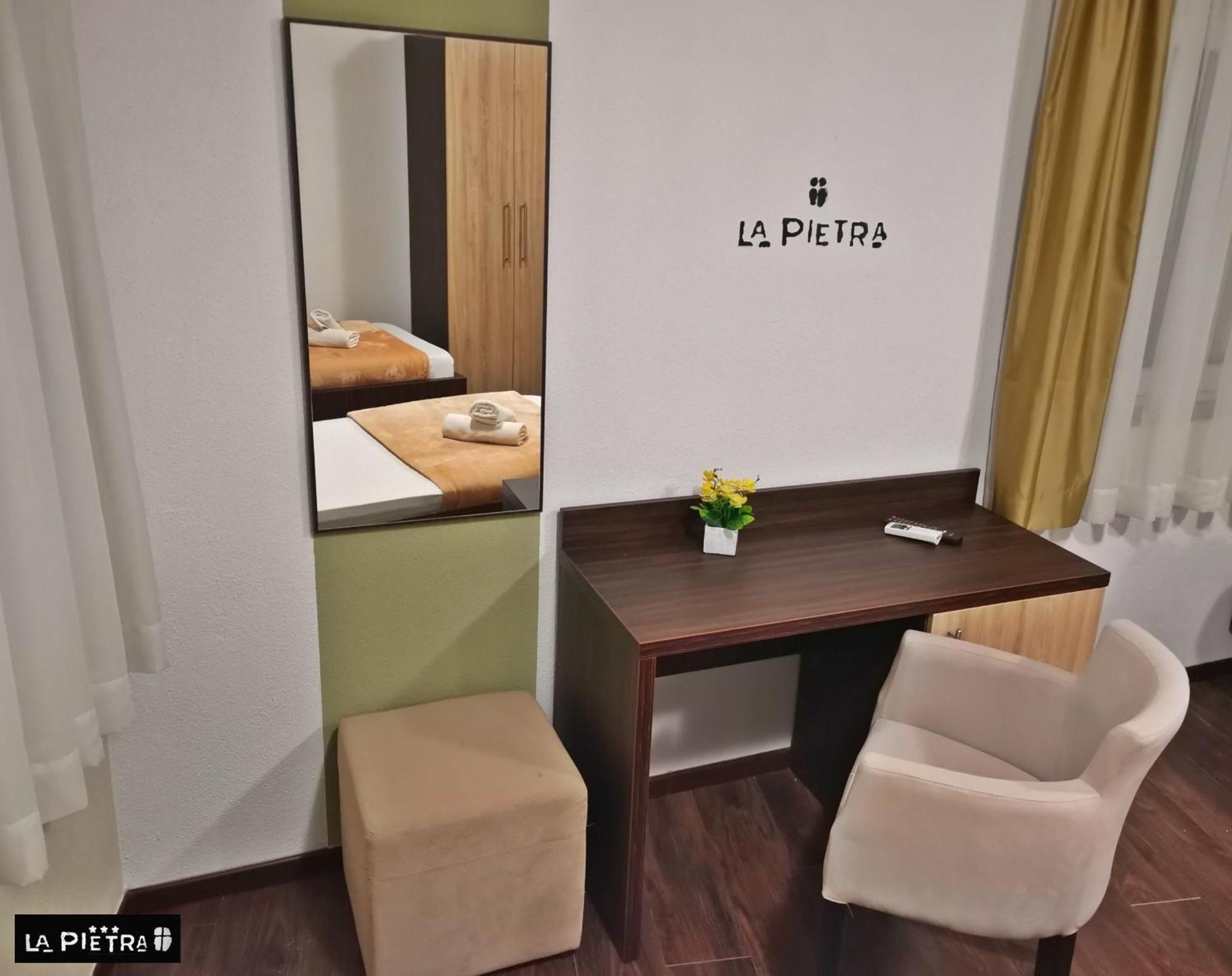 La Pietra Family Hotel Medjugorje Bilik gambar