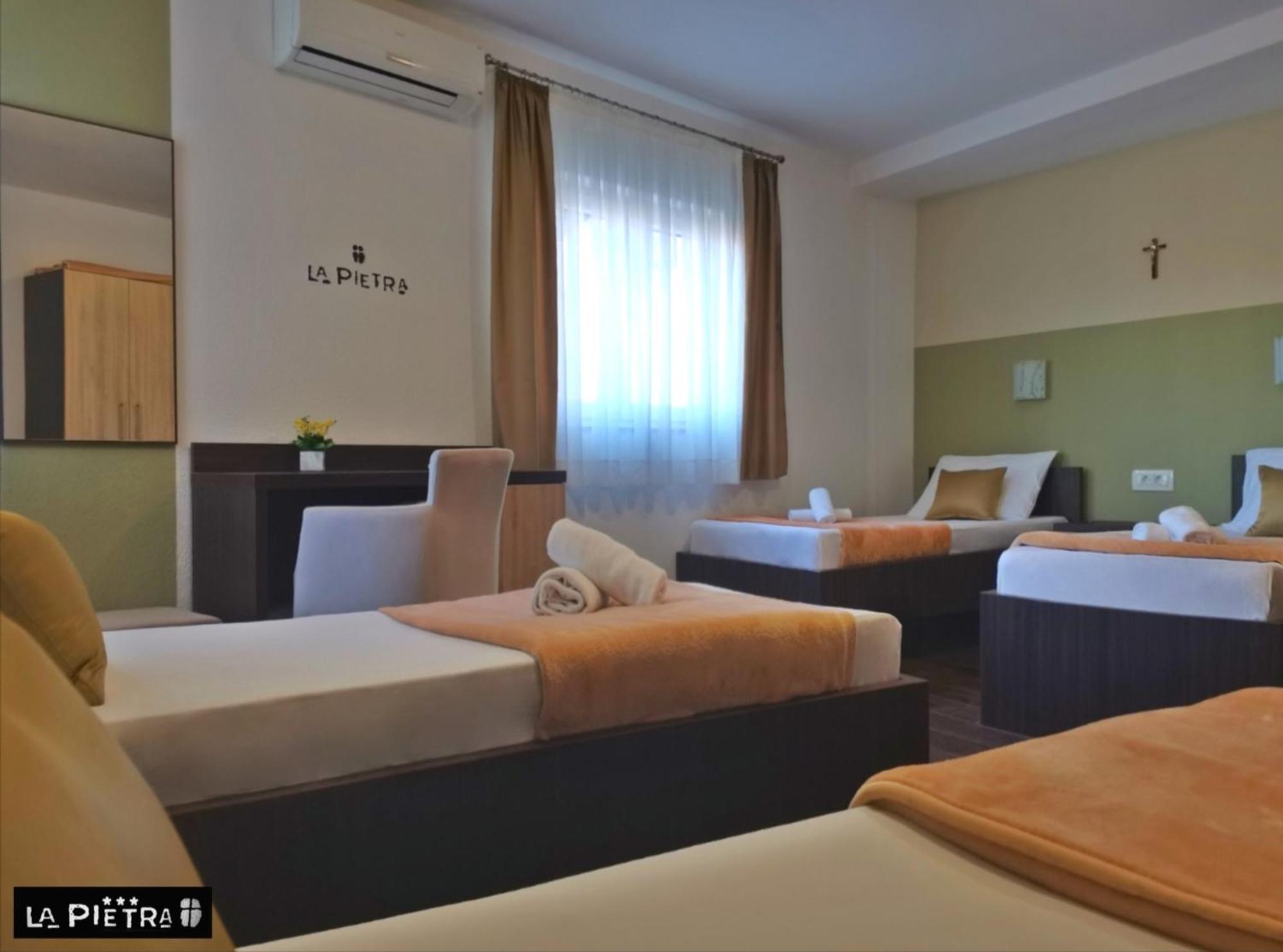 La Pietra Family Hotel Medjugorje Bilik gambar